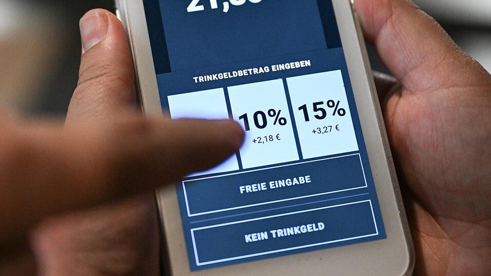Welches Feld auf der Anzeige tippt man fürs Trinkgeld im Restaurant an? (Symbolbild) Welches Feld auf der Anzeige tippt man fürs Trinkgeld im Restaurant an? (Symbolbild)