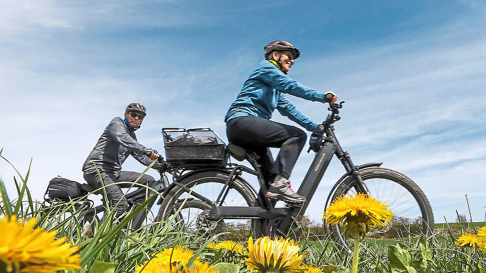 Das schöne Wetter und die erwachende Natur im Frühling ziehen viele Menschen aufs Rad. Das schöne Wetter und die erwachende Natur im Frühling ziehen viele Menschen aufs Rad.