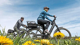 Das schöne Wetter und die erwachende Natur im Frühling ziehen viele Menschen aufs Rad.