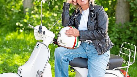 Susanne Hoyer f&auml;hrt oft mit dem Fahrrad, aber in ihrer Freizeit auch gerne Motorroller.