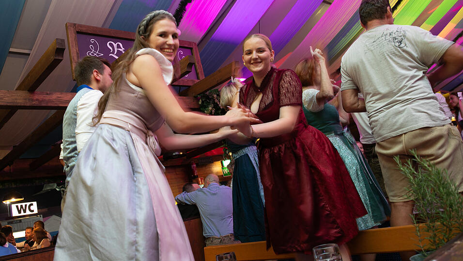 Die Partybilder vom Freitag, 8. August, aus dem Festzelt Wenisch. Die Partybilder vom Freitag, 8. August, aus dem Festzelt Wenisch.