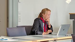 Der Stuhl neben der Pflichtverteidigerin Agathe Kerscher blieb am Mittwoch leer. Warum, das kann man vorerst nur spekulieren.