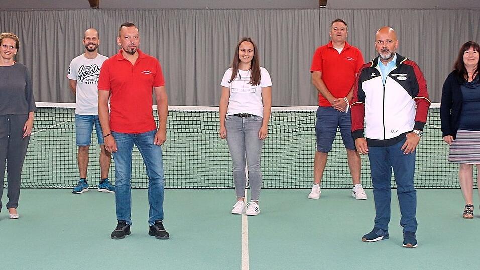 Die Abteilungsleitung der Tennisabteilung des TSV Rottenburg wurde neu gew&auml;hlt: Sportwart Bernhard Mundani, stellvertretende Kassiererin Caroline Kutzer, Beisitzer Michael Lummer, stellvertretender Abteilungsleiter Christian Ma&szlig;, Jugendwartin Eva Krausnecker, Schriftf&uuml;hrer Manfred Hecht, Abteilungsleiter Markus Kutzer, Kassiererin Margit Hofmeister und Beisitzer Christian Gro&szlig;.