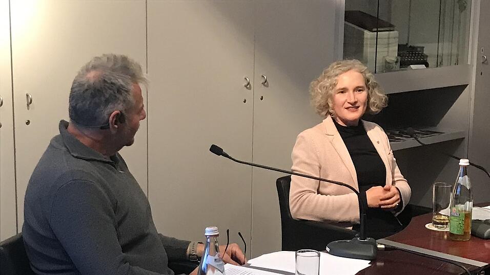 Die zweite Bürgermeisterin Helene Sigloch im Gespräch mit Moderator Jürgen Herda. Die zweite Bürgermeisterin Helene Sigloch im Gespräch mit Moderator Jürgen Herda.