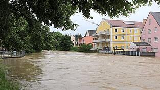 Höchstwert Pegel 2,84 Meter in Mainburg am Samstag, 1. Juni, um 17 Uhr. Es fehlte nicht mehr viel, dann wäre die Abens im Bereich Griesplatz über die Ufer getreten. Höchstwert Pegel 2,84 Meter in Mainburg am Samstag, 1. Juni, um 17 Uhr. Es fehlte nicht mehr viel, dann wäre die Abens im Bereich Griesplatz über die Ufer getreten.