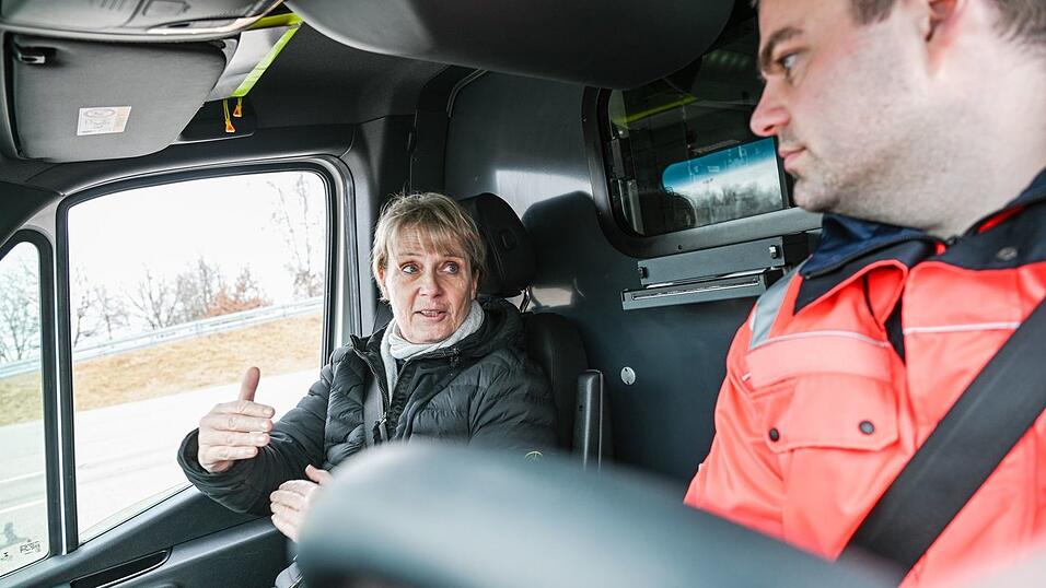 F&uuml;r Rallye-Fahrerin Jutta Kleinschmidt ist richtiges Sitzen hinter dem Steuer mit entscheidend.
