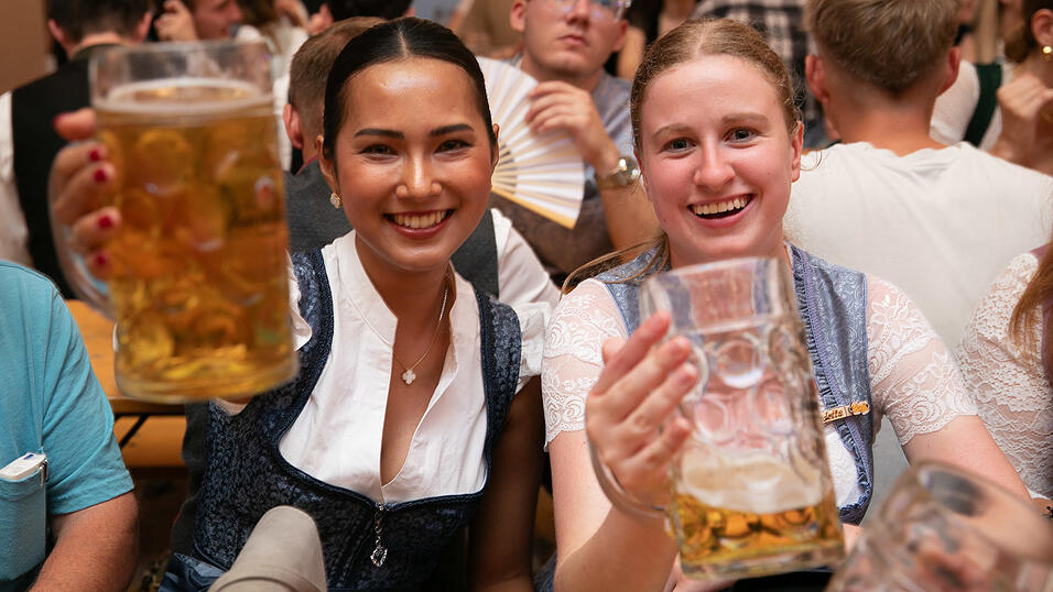 Das sind die Partybilder vom Dienstag, 12. August, aus dem Festzelt Nothaft. Das sind die Partybilder vom Dienstag, 12. August, aus dem Festzelt Nothaft.
