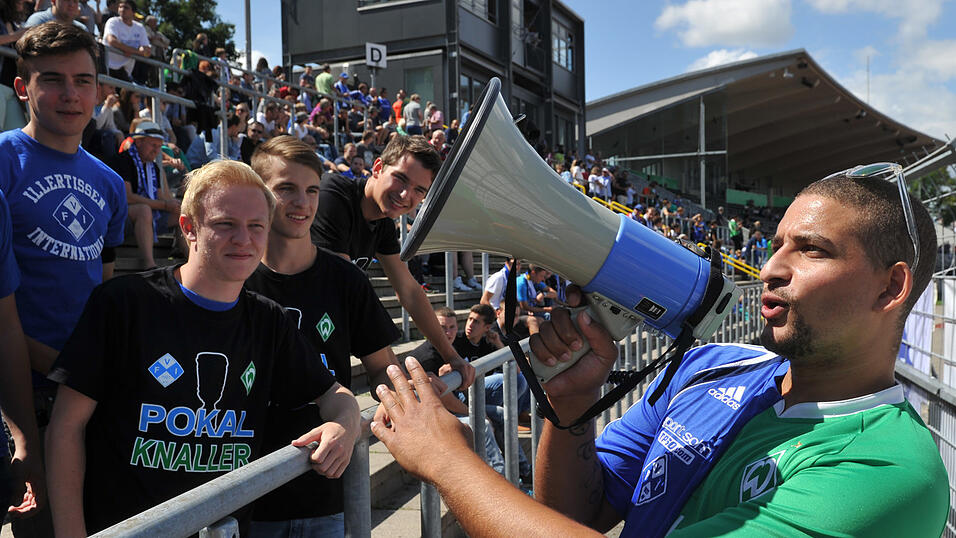 #1+4 Stefan D&ouml;ms&ouml;di, der 'Trommler von Illertissen' (Foto: dpa)
