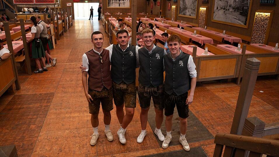Die Partybilder vom Donnerstag, 13. August, aus dem Festzelt Krönner. Die Partybilder vom Donnerstag, 13. August, aus dem Festzelt Krönner.