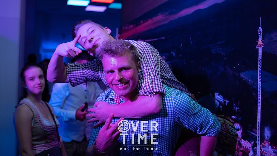 Auch am zweiten Volksfestfreitag schauten viele G&auml;ste im Overtime vorbei.