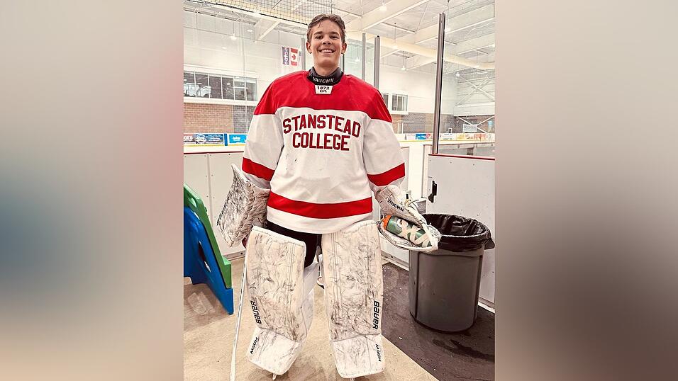 F&uuml;r die meisten Eishockeyspieler bleibt es ein unerf&uuml;llter Traum, mal in Kanada zu spielen. F&uuml;r den 16-j&auml;hrigen Jonas Murrer aus Stra&szlig;kirchen f&uuml;hrte der Weg direkt vom Tor der U 17 des EHC Straubing ins U 17-Team des Stanstead College im kanadischen Quebec.