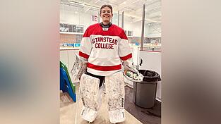 F&uuml;r die meisten Eishockeyspieler bleibt es ein unerf&uuml;llter Traum, mal in Kanada zu spielen. F&uuml;r den 16-j&auml;hrigen Jonas Murrer aus Stra&szlig;kirchen f&uuml;hrte der Weg direkt vom Tor der U 17 des EHC Straubing ins U 17-Team des Stanstead College im kanadischen Quebec.