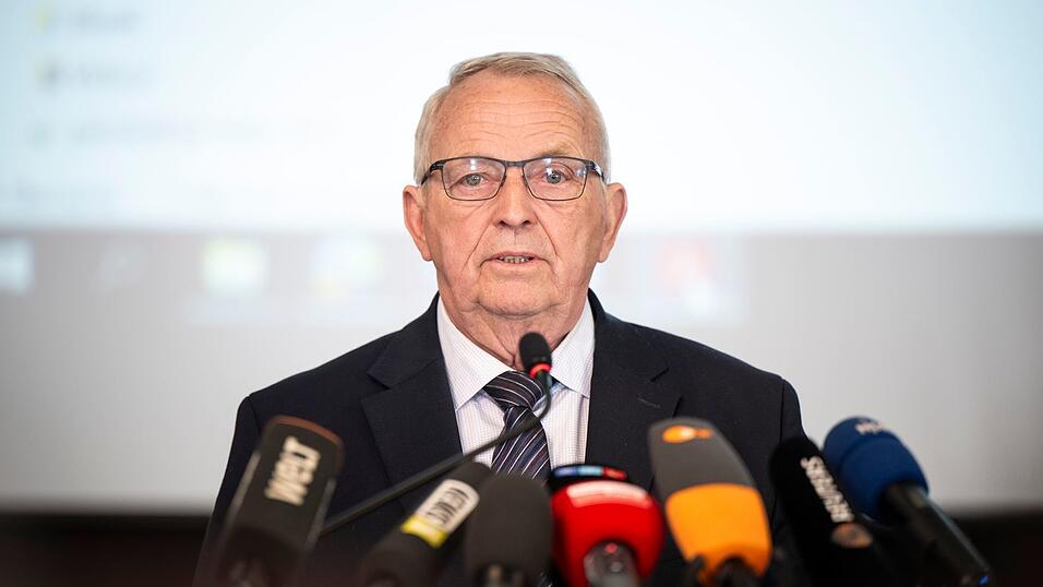 Umweltminister Till Backhaus (SPD) sagte, das Konzept für eine Bergung stehe. Umweltminister Till Backhaus (SPD) sagte, das Konzept für eine Bergung stehe.