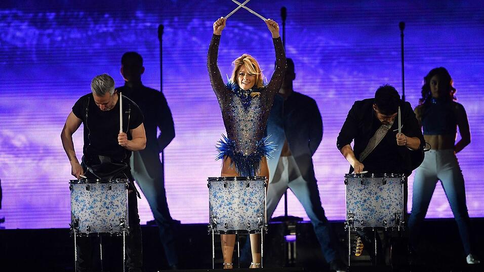 Superstar Helene Fischer verzauberte am Dienstagabend das Publikum in der Münchner Olympiahalle mit einer grandiosen Show. Superstar Helene Fischer verzauberte am Dienstagabend das Publikum in der Münchner Olympiahalle mit einer grandiosen Show.
