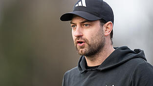 Bogens Cheftrainer Max Bachl-Staudinger muss hinnehmen, dass die Bogener Siegesserie gerissen ist. Bogens Cheftrainer Max Bachl-Staudinger muss hinnehmen, dass die Bogener Siegesserie gerissen ist.