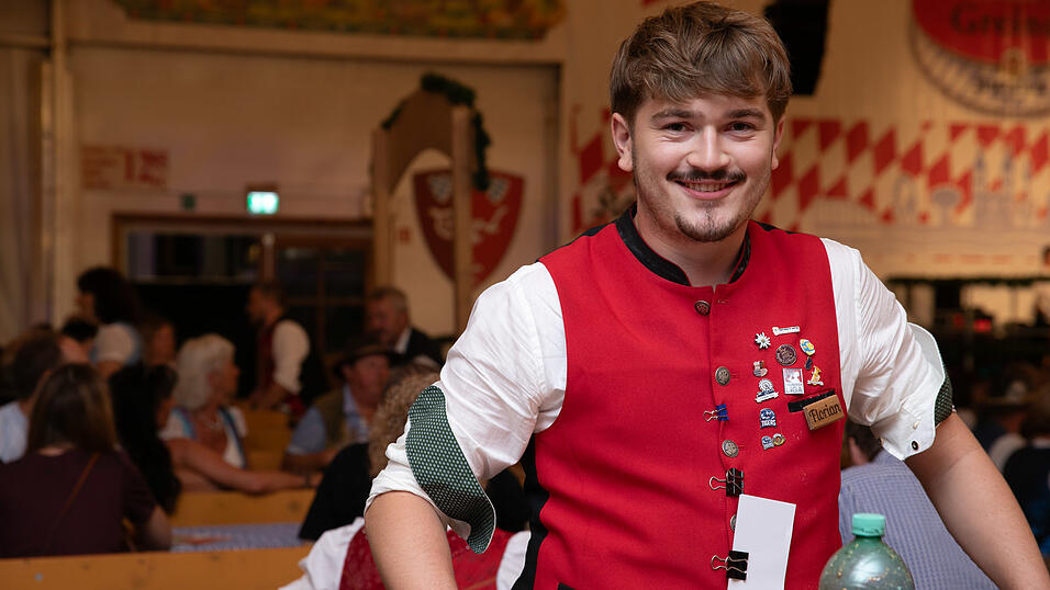 Die Partybilder vom Montag, 18. August, aus dem Festzelt Greindl. Die Partybilder vom Montag, 18. August, aus dem Festzelt Greindl.