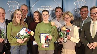 Die geehrten Absolventen und Schüler. Die geehrten Absolventen und Schüler.