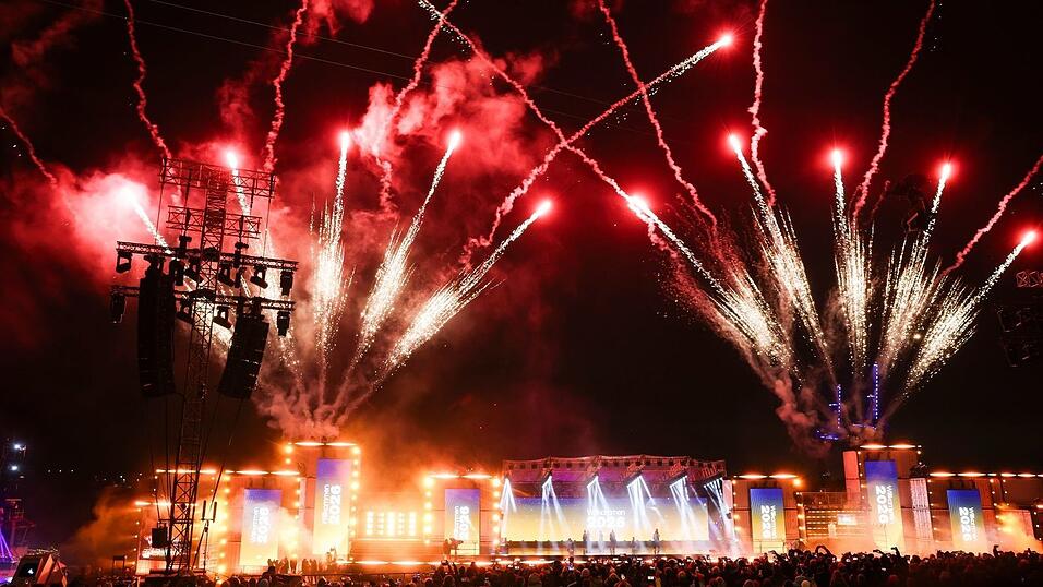 Das ZDF übertrug die Silvestershow diesmal aus Hamburg. Das ZDF übertrug die Silvestershow diesmal aus Hamburg.