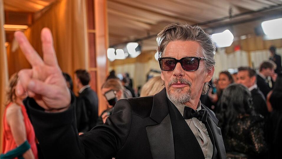 Ethan Hawke - inzwischen 55 - hat jetzt einen daddyhaften grauen Henriquatre-Bart. (Archivbild)