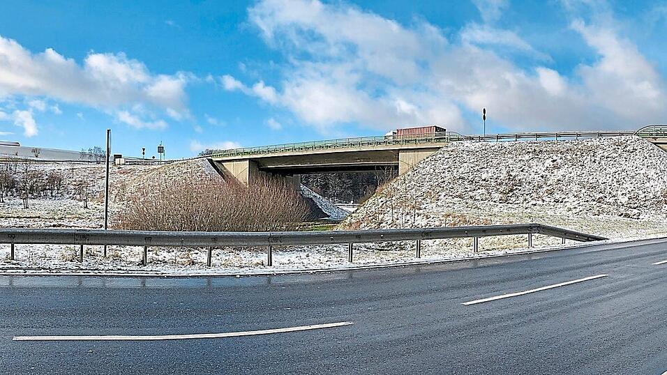 Die Mühlen der Justiz mahlen bekanntlich langsam - im Fall der B20-Brücke über den Rappendorfer Bach offensichtlich besonders langsam. Die Mühlen der Justiz mahlen bekanntlich langsam - im Fall der B20-Brücke über den Rappendorfer Bach offensichtlich besonders langsam.