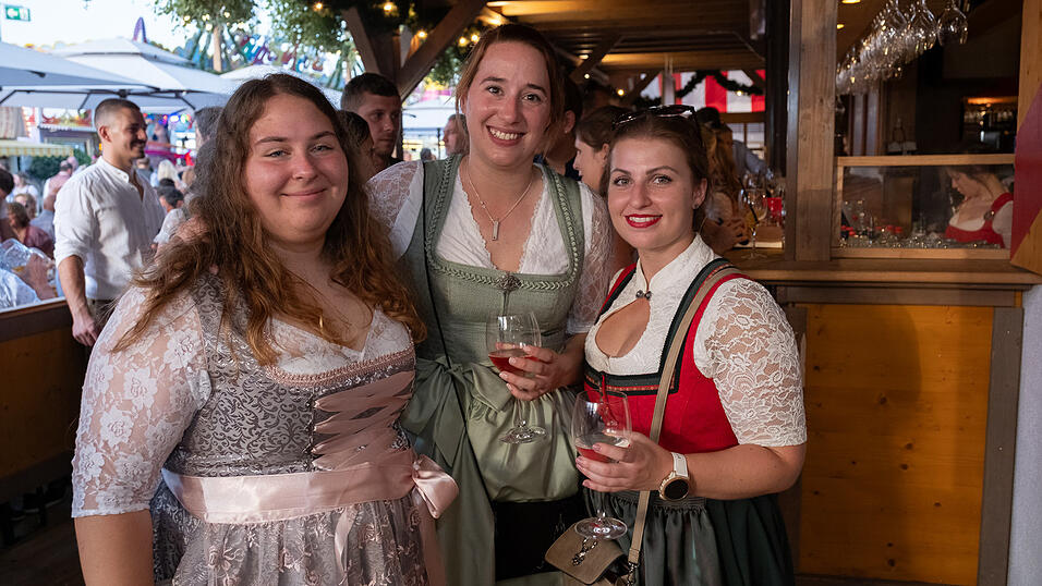 Die Partybilder vom Montag, 14. August 2023, aus dem Festzelt Krönner. Die Partybilder vom Montag, 14. August 2023, aus dem Festzelt Krönner.