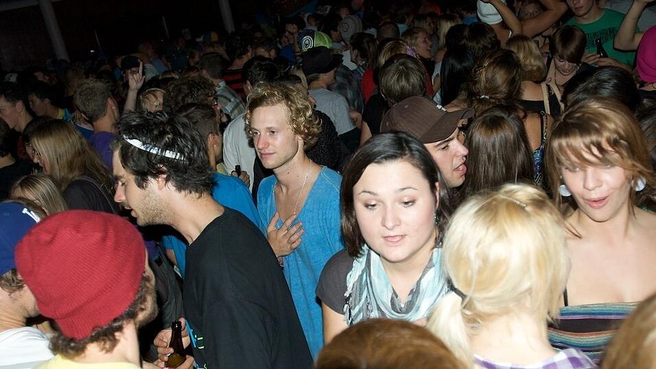 Rund 4000 Boarderfreunde feierten bei der Weltpremiere des neuesten Films von Isenseven, 'Let's go get lost' in M&uuml;nchen.