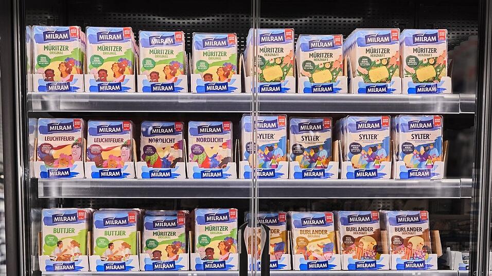Auf einigen Milram-Käseverpackungen sind Menschen verschiedener Hautfarben zu sehen.