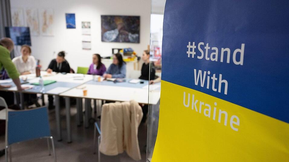 Ukrainerinnen und Ukrainer müssen in der Europäischen Union, um Schutz zu erhalten, keinen Asylantrag stellen. (Symbolbild) Ukrainerinnen und Ukrainer müssen in der Europäischen Union, um Schutz zu erhalten, keinen Asylantrag stellen. (Symbolbild)