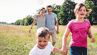 Unbeschwert leben: Wer in einer Patchworkfamilie frühzeitig vorsorgt, entgeht im Ernstfall vielen Schwierigkeiten. Unbeschwert leben: Wer in einer Patchworkfamilie frühzeitig vorsorgt, entgeht im Ernstfall vielen Schwierigkeiten.