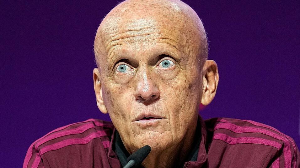 Collina sagt: Das deutsche Tor bei der Niederlage gegen Paraguay hat zu Recht nicht gezählt. Collina sagt: Das deutsche Tor bei der Niederlage gegen Paraguay hat zu Recht nicht gezählt.