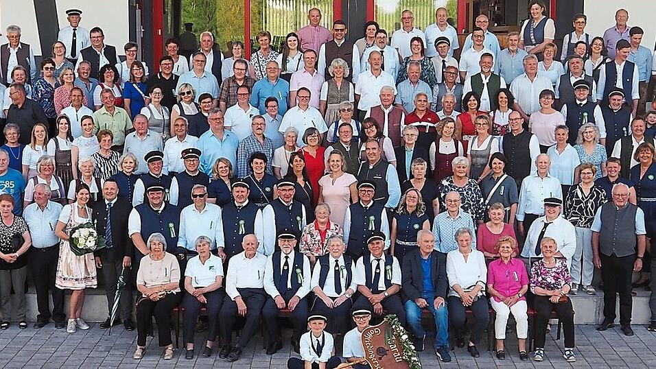 193 Mitglieder wurden für ihre Treue zum Radfahrverein Isarau Gottfriedingerschwaige am Ehrenabend ausgezeichnet. 193 Mitglieder wurden für ihre Treue zum Radfahrverein Isarau Gottfriedingerschwaige am Ehrenabend ausgezeichnet.