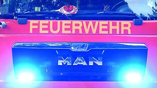 Die Feuerwehr war mit einem Großaufgebot vor Ort. (Symbolbild)