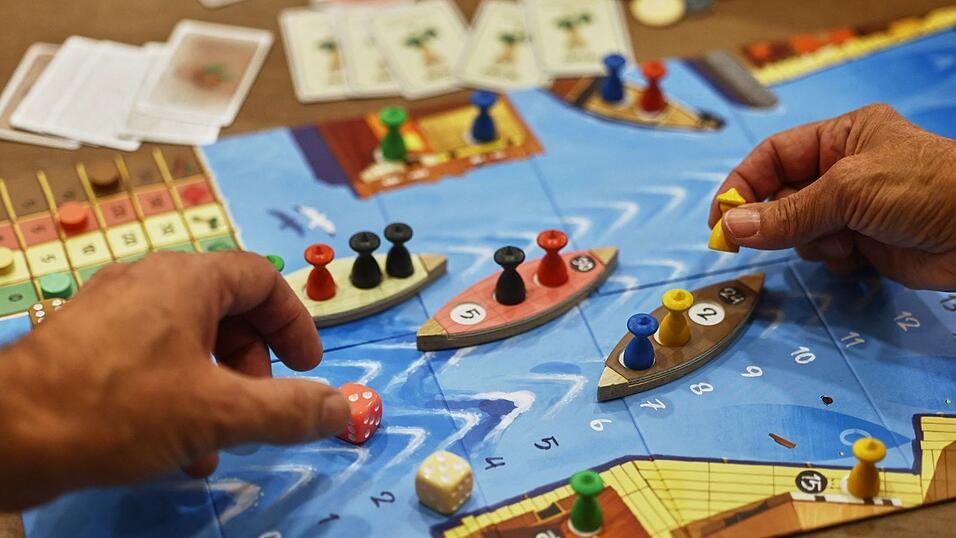 Gemeinsames Agieren ist bei analogen Spielen gefragt.