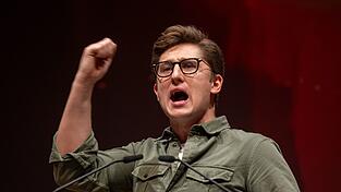 Der alte und neue Juso-Chef hielt eine engagierte Rede. Der alte und neue Juso-Chef hielt eine engagierte Rede.