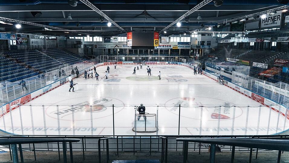 Das Eisstadion am Pulverturm: Die neue Technik macht eine Öffnung auch während der Sommermonate möglich. Das Eisstadion am Pulverturm: Die neue Technik macht eine Öffnung auch während der Sommermonate möglich.
