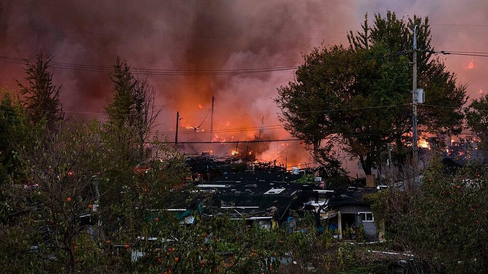 Das Feuer ist bereits am Nachmittag ausgebrochen. Das Feuer ist bereits am Nachmittag ausgebrochen.