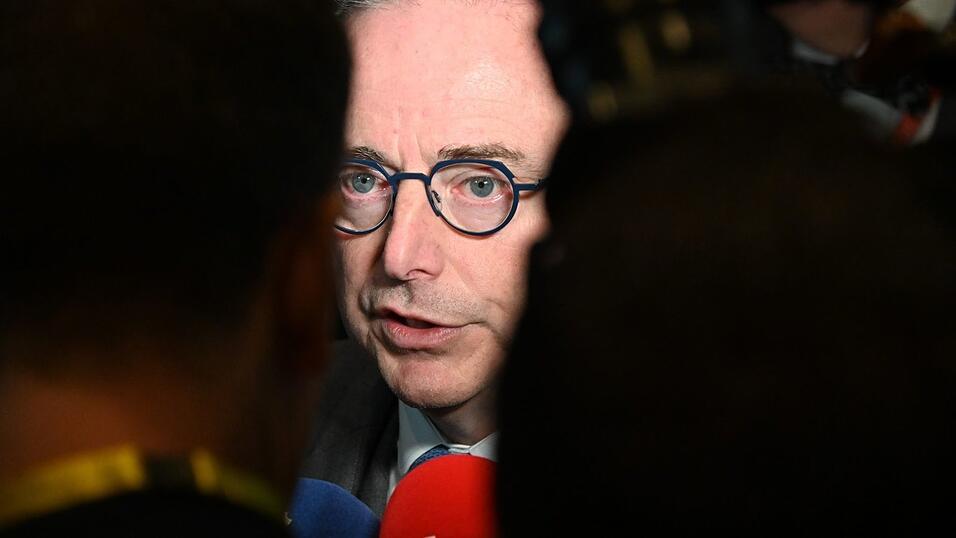 Hält das von der Kommission geplante Vorgehen für grundsätzlich falsch: der belgische Premierminister Bart De Wever. (Archivbild)