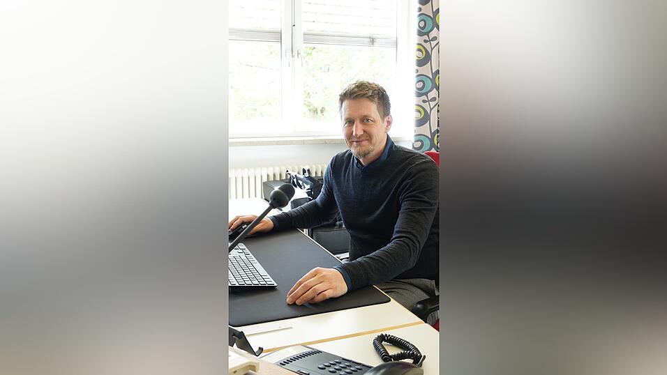 Martin Rastinger (48) ist der neue Rektor der Grund- und Mittelschule in Nandlstadt. Martin Rastinger (48) ist der neue Rektor der Grund- und Mittelschule in Nandlstadt.