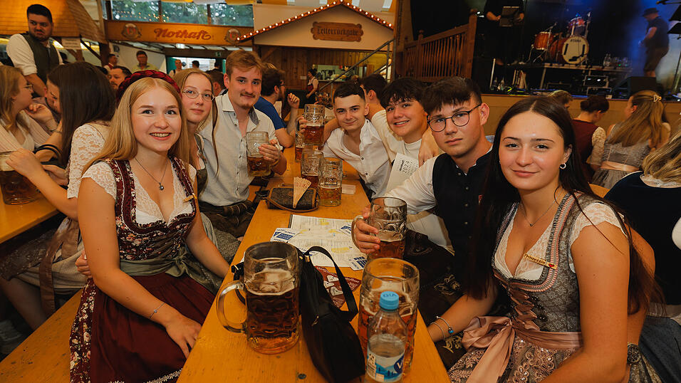 Die Partybilder vom Dienstag, 13. August 2024, aus dem Festzelt Nothaft. Die Partybilder vom Dienstag, 13. August 2024, aus dem Festzelt Nothaft.