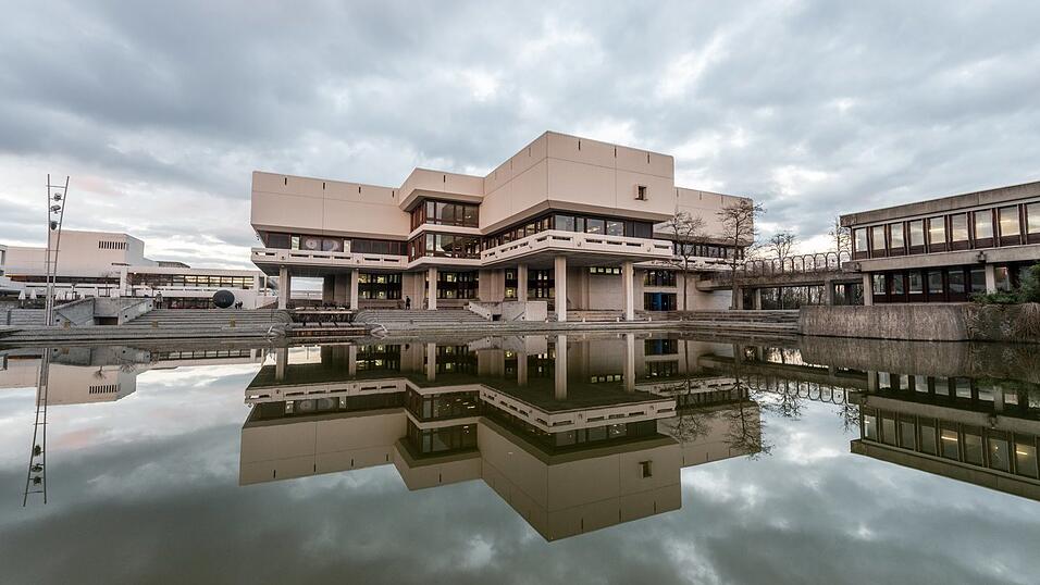 An der Universität kam es am Montagvormittag zu einem größeren Feuerwehreinsatz. An der Universität kam es am Montagvormittag zu einem größeren Feuerwehreinsatz.