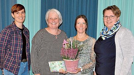 Das neue Spielzeugbasarteam Lisa-Marie Schindlbeck, die Gründerin des Spielzeugbasars Claudia Köglmeier, Regina Willer und Katharina Quaschner (v.l.).