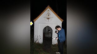 Patrick war mit Taschenlampe und Wegbeschreibung bewaffnet.