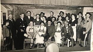 Die Feuerwehr f&uuml;hrte &bdquo;Wo die Alpenrosen bl&uuml;hn&ldquo; auf.