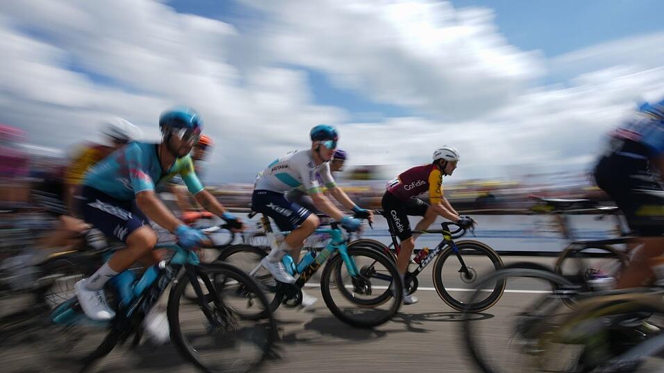Die Tour de France war auf der 14. Etappe in den Vogesen unterwegs. Die Tour de France war auf der 14. Etappe in den Vogesen unterwegs.