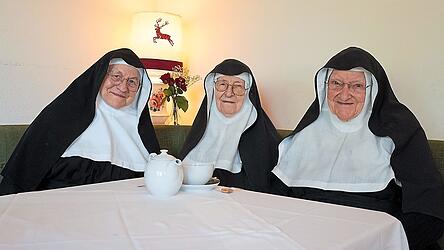Die drei Nonnen vom Kloster Goldenstein (v. l.): Rita (82), Regina (86) und Bernadette (88). Weltweit wird in den Medien über die rebellischen Ordensschwestern berichtet. Sie erhalten mittlerweile viel Unterstützung, auch von ehemaligen Schülerinnen.