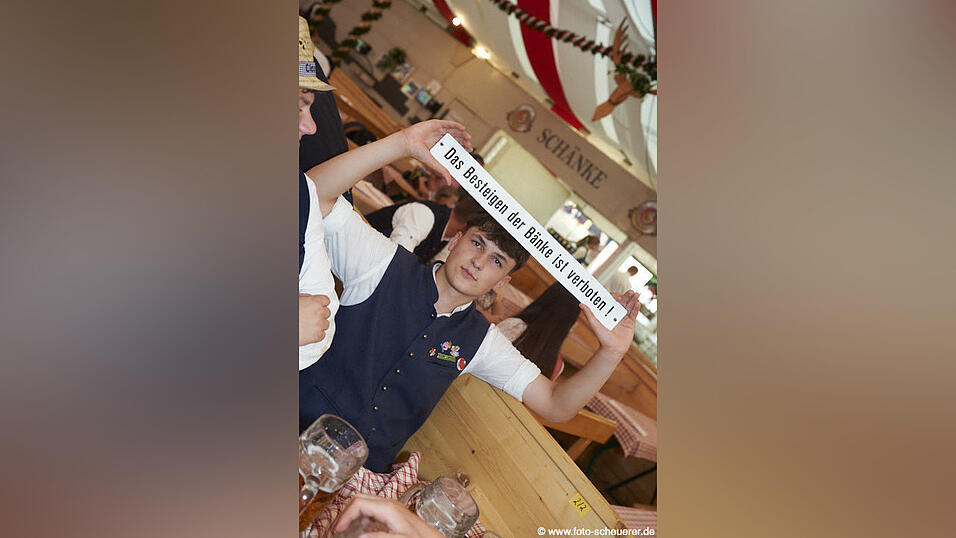 Die Partybilder vom Sonntag, 9. August, aus dem Festzelt Lechner. Die Partybilder vom Sonntag, 9. August, aus dem Festzelt Lechner.