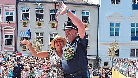 Tom Ebner begleitet mit seinen Kollegen den Hochzeitszug.