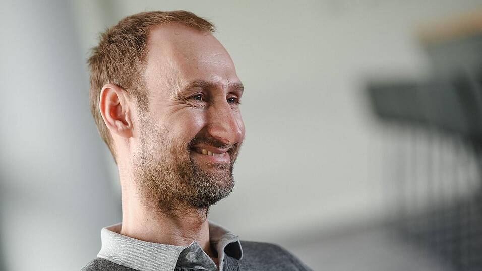 Bayerns Nachwuchschef Jochen Sauer freut sich über die Vertragsverlängerung von Osmani. (Archivbild) Bayerns Nachwuchschef Jochen Sauer freut sich über die Vertragsverlängerung von Osmani. (Archivbild)