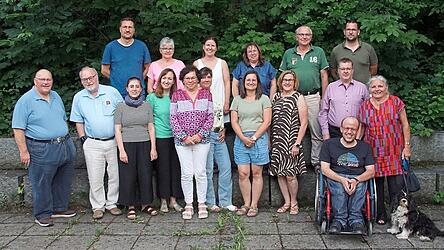 Der neu formierte Sozialausschuss. Vordere Reihe, von links: Richard Sch&ouml;nberger (Generationenbeauftragter), Johann Festner (Kultur in W&ouml;rth), Nadine Bauer (Jugendpflegerin), Christina Luttner (Stadtr&auml;tin), Hildegard Schindler (W&ouml;rth ist bunt), Kerstin Herzberg-Lenz (Pro Seniore), Ina Biedermann-Schmid (Familienst&uuml;tzpunkt), Rita Koeppelle (Wohnpark an der Wiesent), Ralf Amann (Stadtrat), Markus Piendl und Edeltraud Forster (Inklusionsbeauftragte). Hintere Reihe, von links: Thomas Mitterdorfer (Stadtrat), Christiane Pedolzky (Nachbarschaftshilfeverein), Sandra Fuchs (Stadtr&auml;tin), Martina Kunz (Stadtr&auml;tin), Ekkehard Hollschwandner (Ausschussvorsitzender) und Andreas F&uuml;rst (Stadtrat und Jugendbeauftragter).