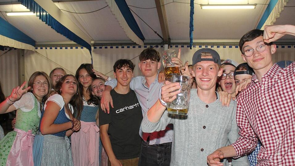 Zur Musik von Headless wurde ausgelassen gefeiert.